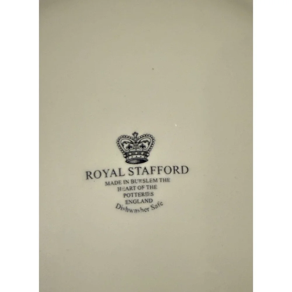 Royal Stafford Christmas‎ Dinner 4 Plates 11 Inch Hot Chestnuts Cart Carolers